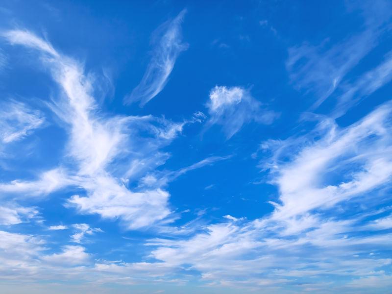 美丽的天空图片_蔚蓝色的天空素材_高清图片_摄影照片_寻图免费打包下载